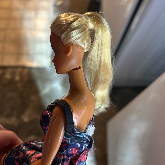 3 barbies - Picture 3 of 3